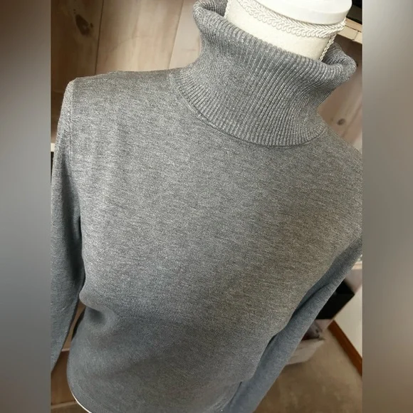 Calvin Klein Gray Turtleneck Sweater Women’s Size M - Picture 3 of 9